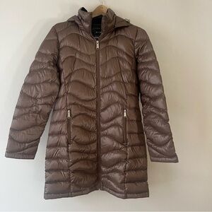 Andrew Marc lightweight packs me down coat M brown